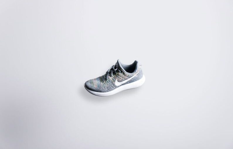 Comfortable Shoe - unpaired gray and white Nike Flyknit shoe
