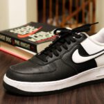 Best Insoles Shoes - unpaired black and white Nike low-top sneaker