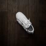 Sneakers Culture - unpaired white Nike low-top sneaker